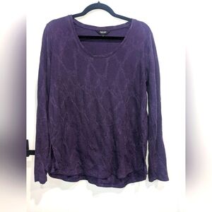 Medium, long sleeve, purple top